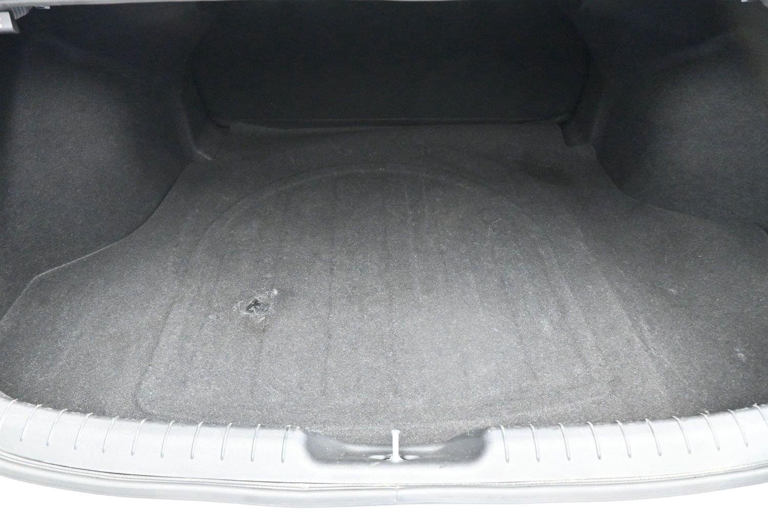 Used 2024 Serenity White Hyundai SEL image 9