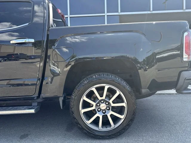 Used 2019 Black GMC Denali image 10