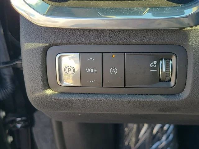 Used 2026 Ebony Twilight Metallic GMC Elevation image 25
