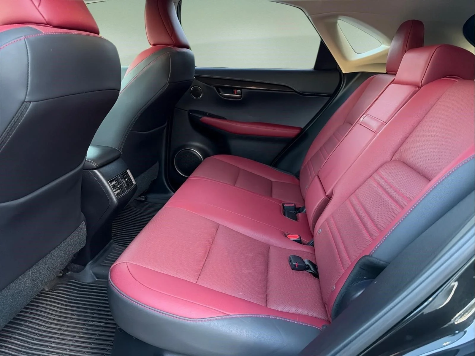 Used 2021  LEXUS  image 18