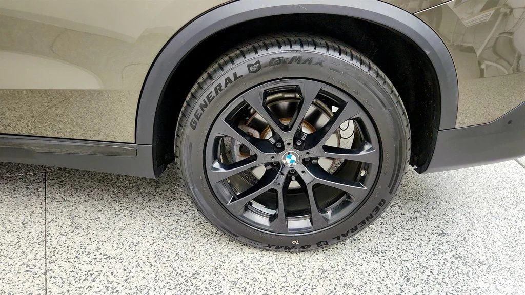 Used 2020 Manhattan Green Metallic BMW xDrive40i SAV w/ Vernasca Leather & Convenience Pkg image 9