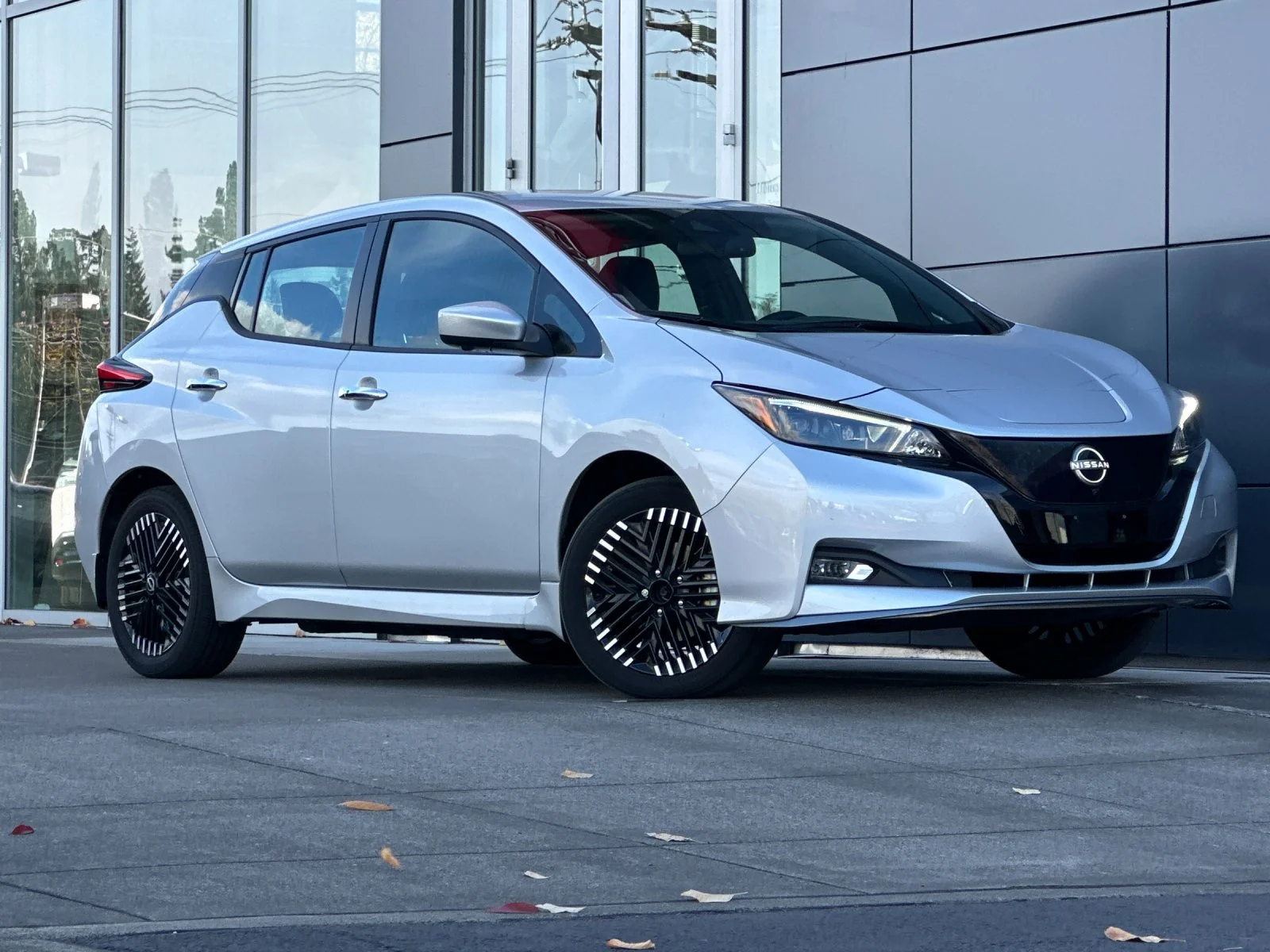Used 2025 Brilliant Silver Metallic Nissan SV Plus image 2