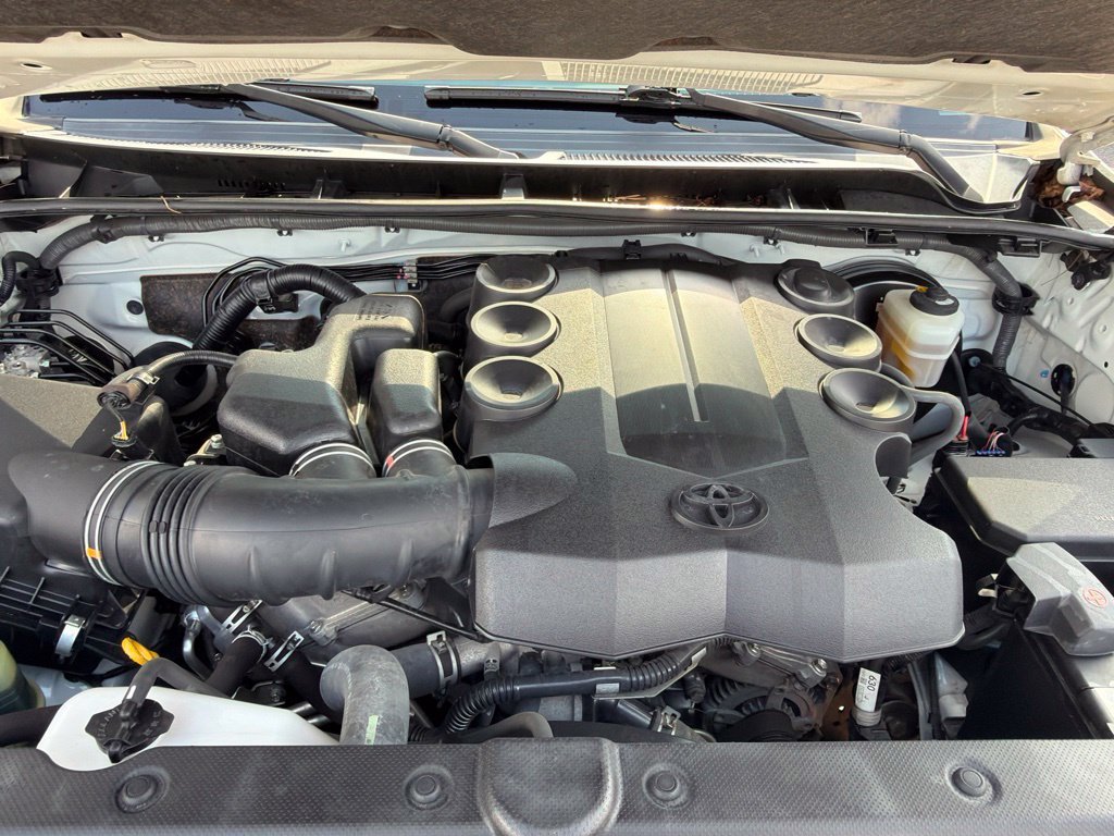 Used 2019 White Toyota SR5 image 14