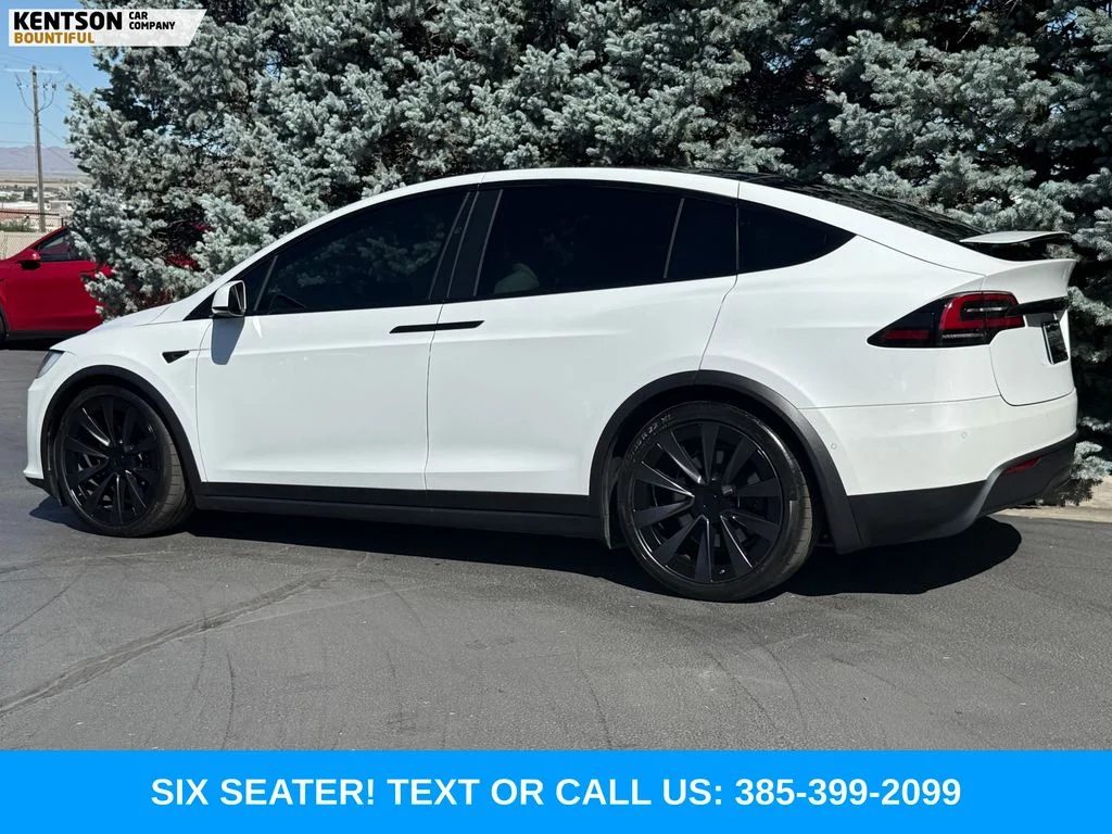 Used 2022 White Tesla Plaid image 5