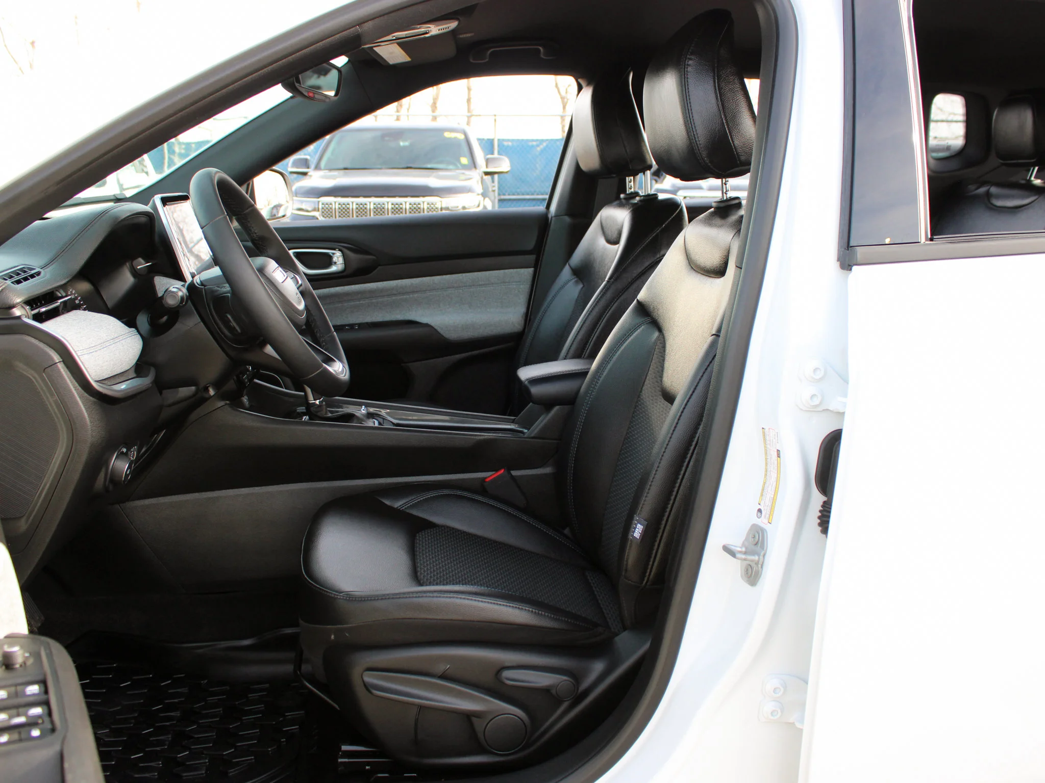 Certified Used 2025 White Jeep North * No Accidents | Heated Seats | Apple CarPlay | Remote Start | Forward Collision Warning image 3