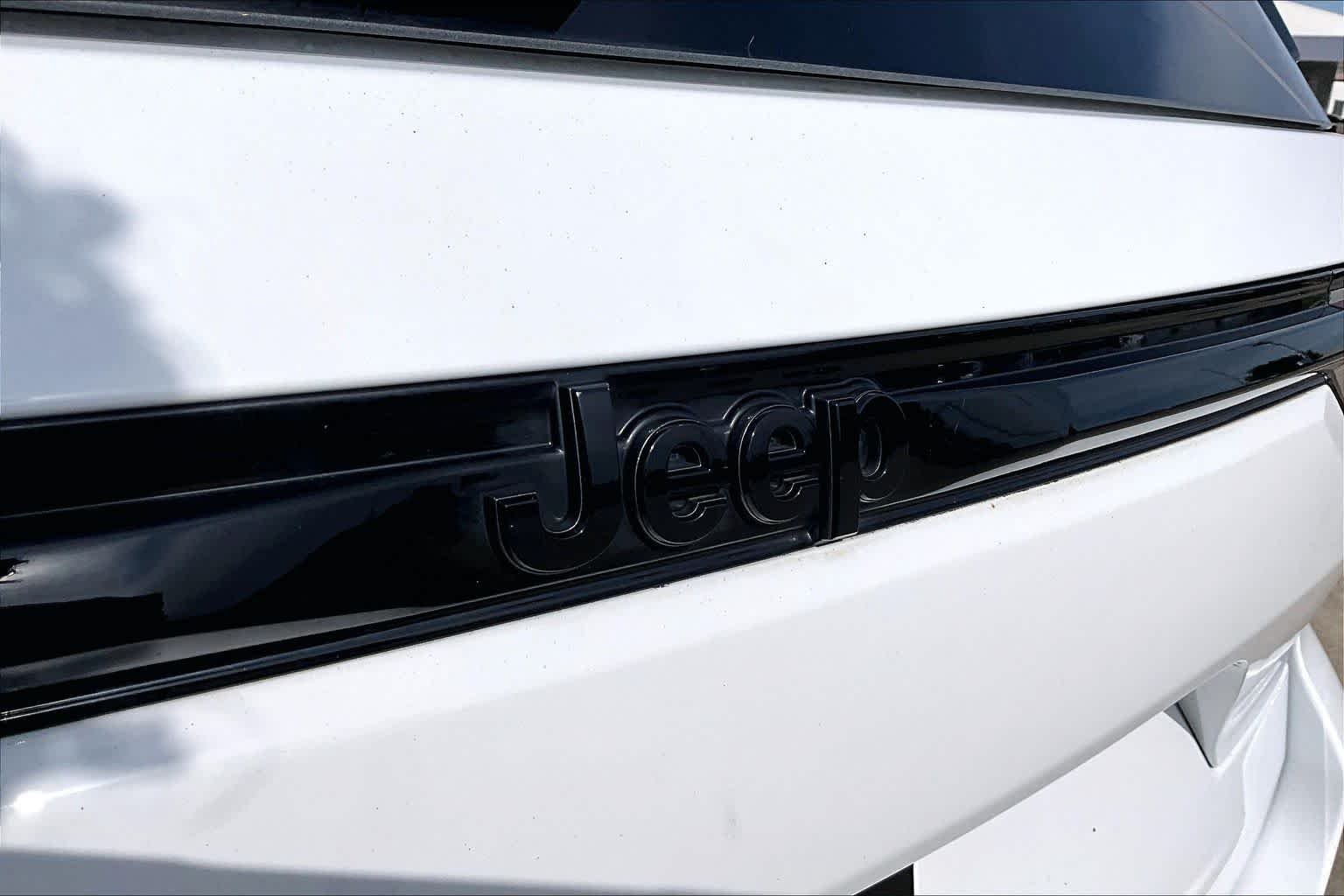 Used 2022 Bright White Clearcoat Jeep Altitude image 30