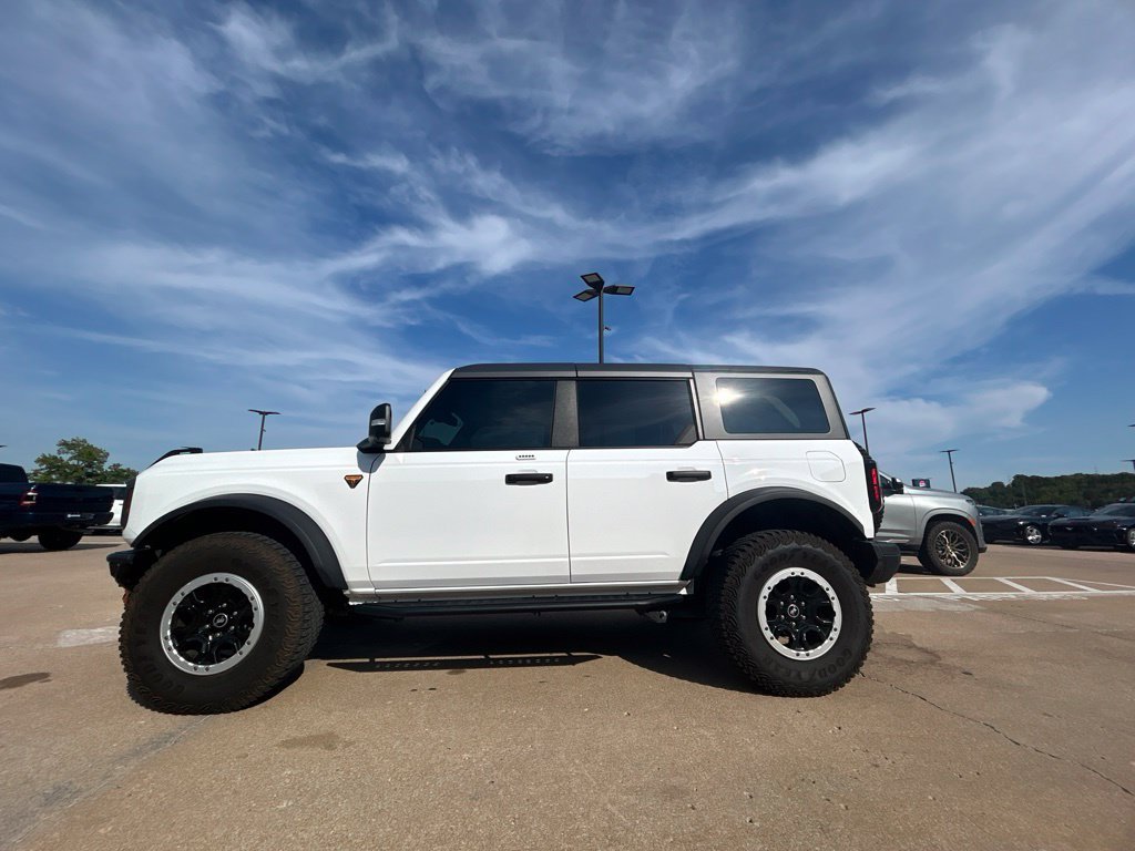 Used 2023 Oxford White Ford Badlands image 3