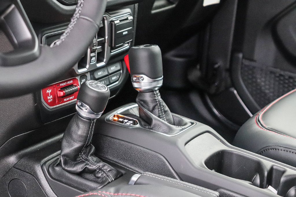 New 2026 Granite Crystal Metallic Clearcoat Jeep Rubicon X image 23