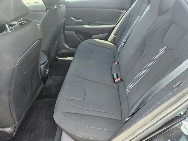 Used 2025 Black Hyundai SEL Sport image 25