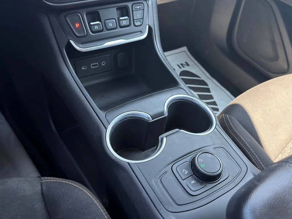 Used 2020 Black GMC SLE image 27