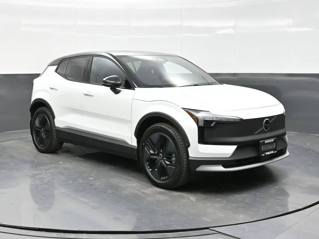 2026 Volvo EX30 Twin Motor Cross Country Ultra's photo