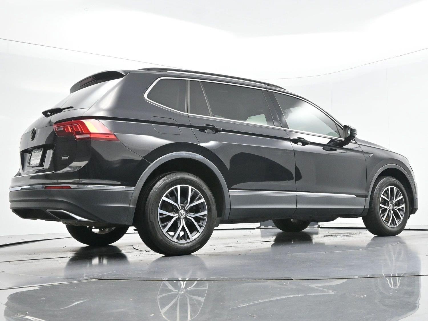 Used 2020 Deep Black Pearl Volkswagen SE image 50