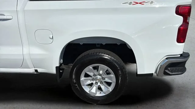 Used 2025 Summit White Chevrolet LT image 36