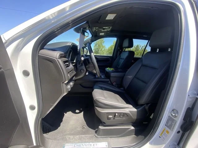 Used 2023 Iridescent Pearl Tricoat Chevrolet Z71 image 11