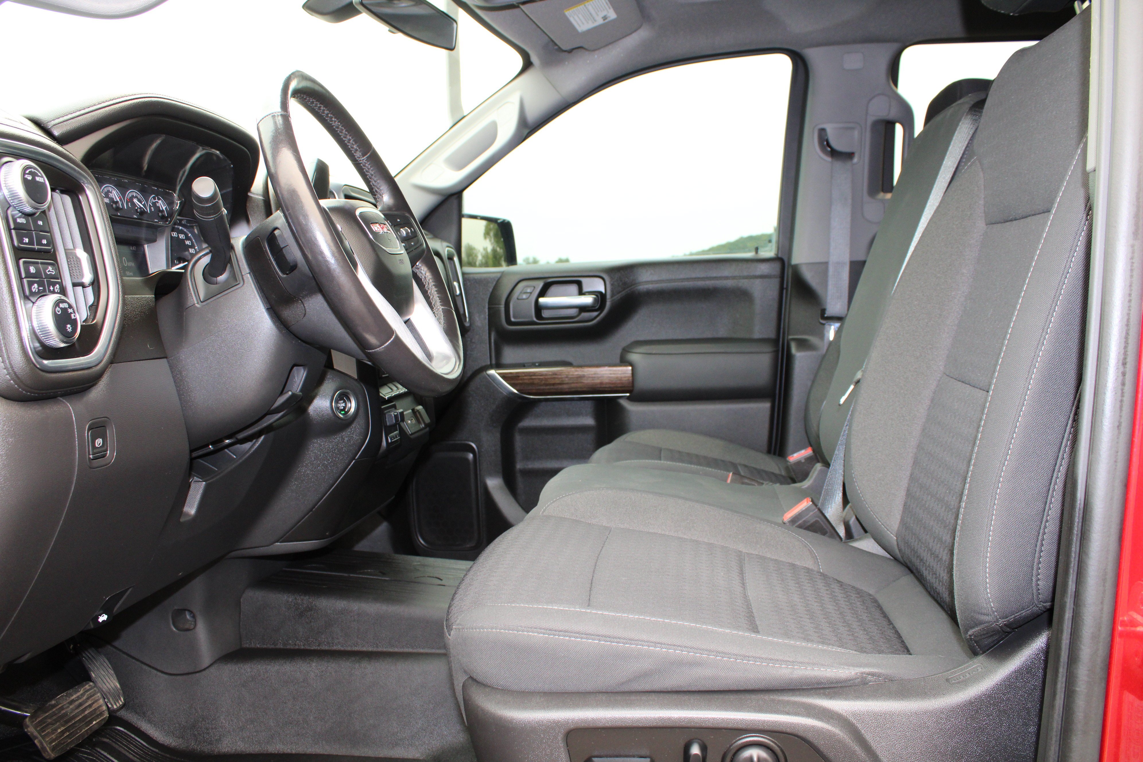 Used 2021 Maroon GMC Elevation image 19
