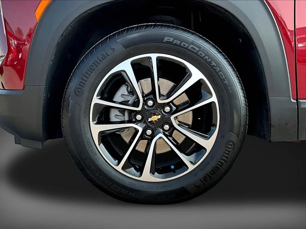 Used 2024 Crimson Chevrolet LT image 32