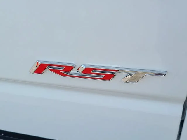 New 2026 Summit White Chevrolet RST image 32