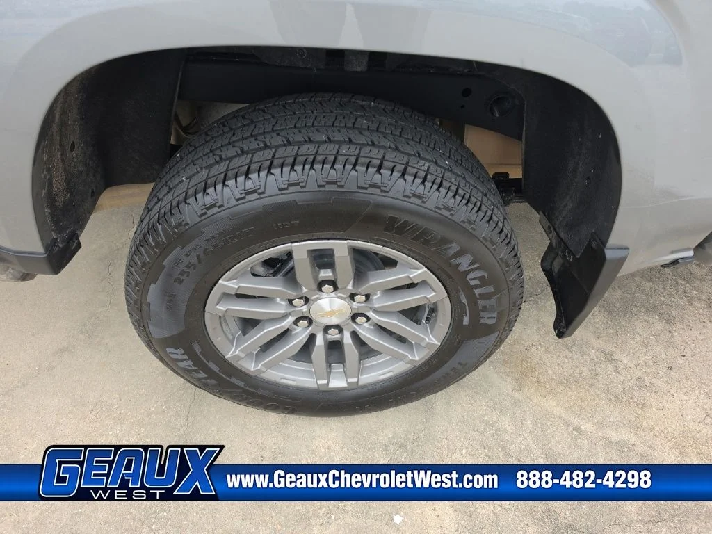 Used 2025 Gray Chevrolet LT image 25