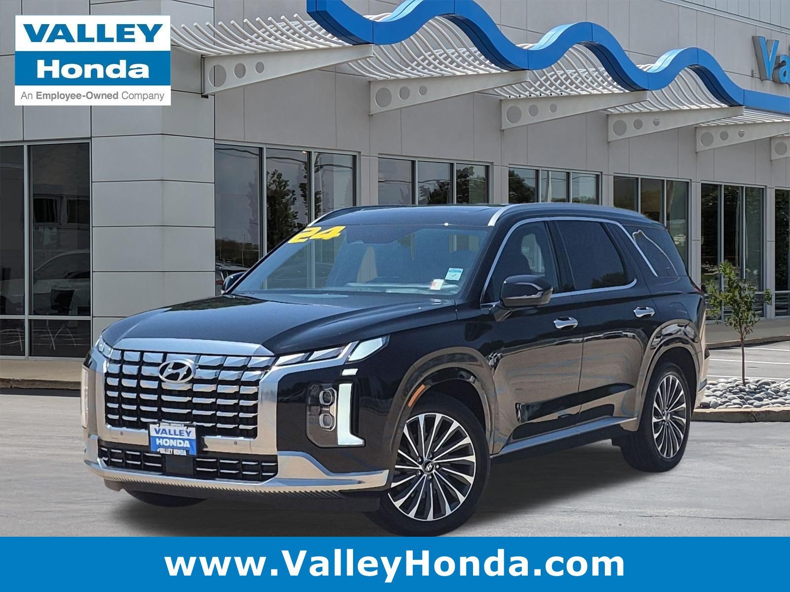 Used 2024 Abyss Black Pearl Hyundai Calligraphy image 1
