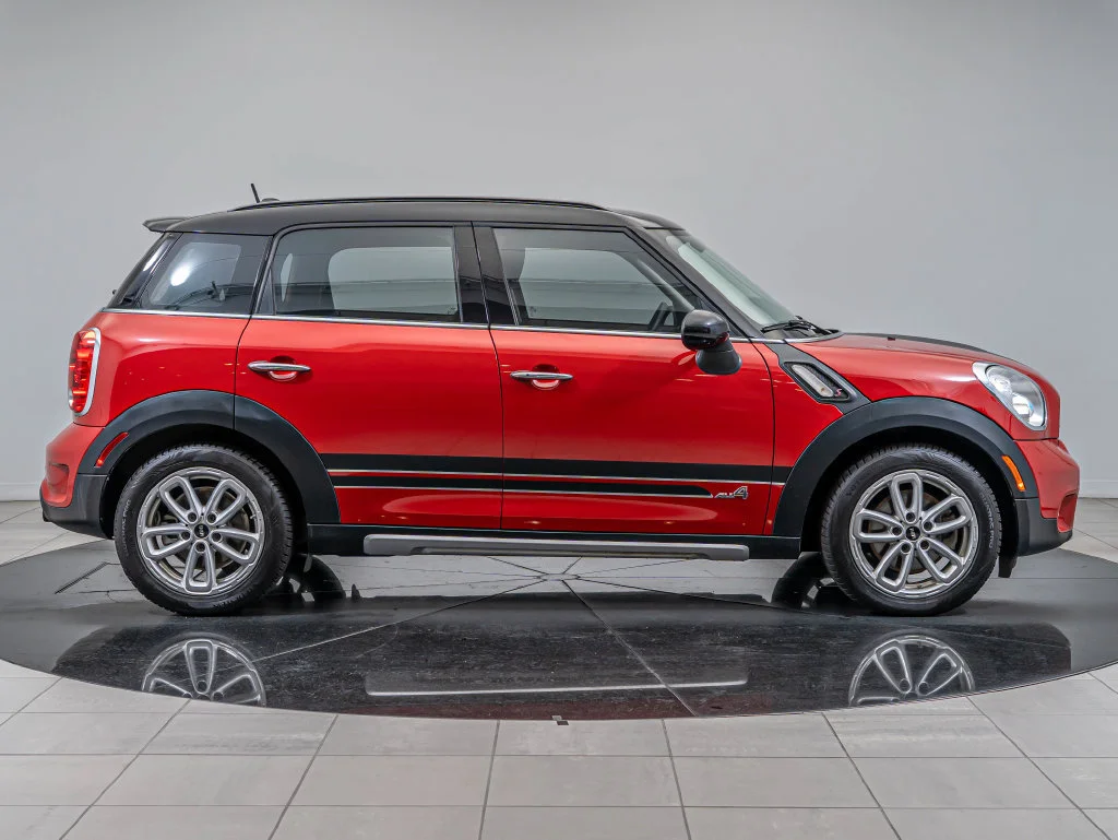 Used 2015 Blazing Red MINI  image 11