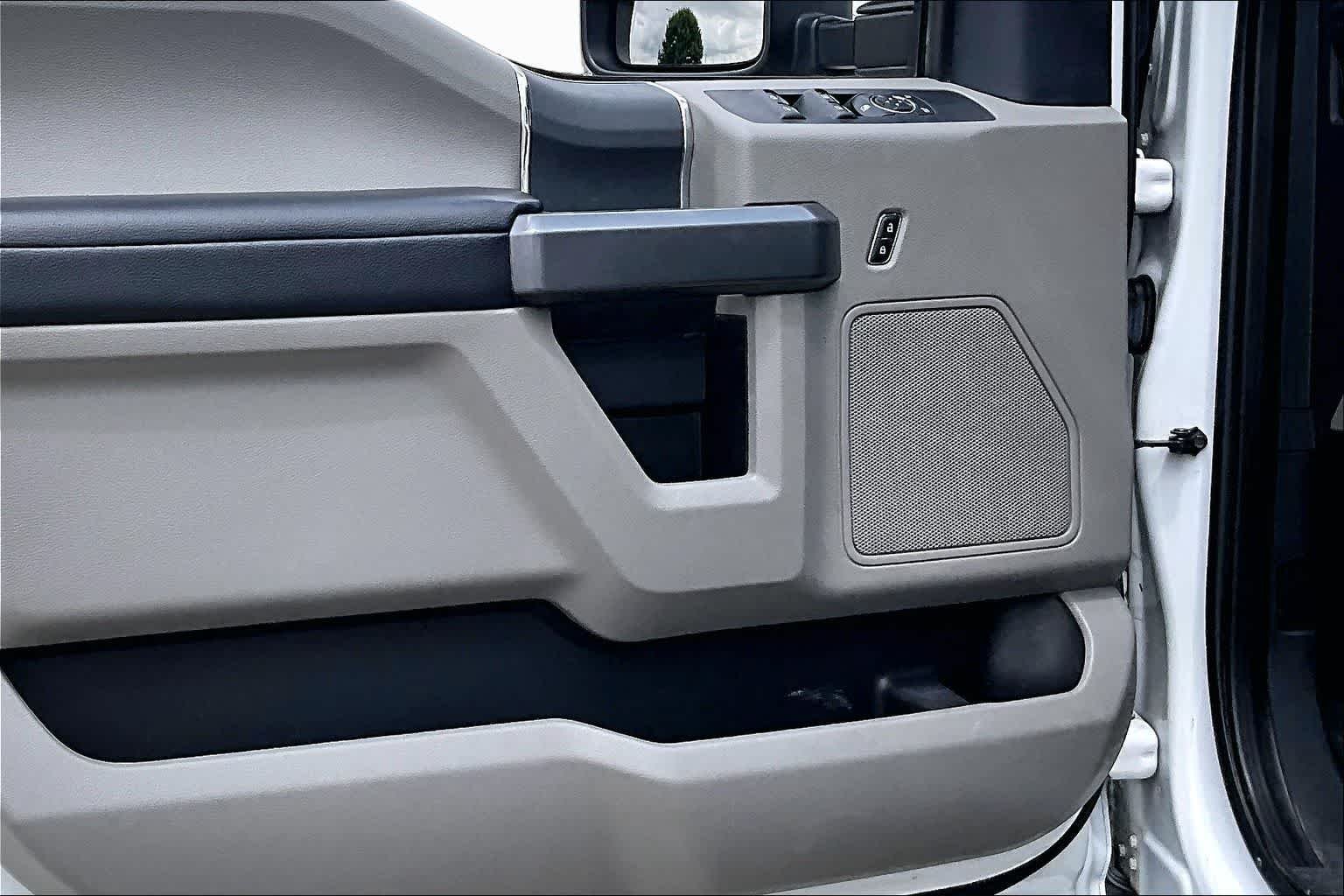 Used 2022 Oxford White Ford XLT image 21