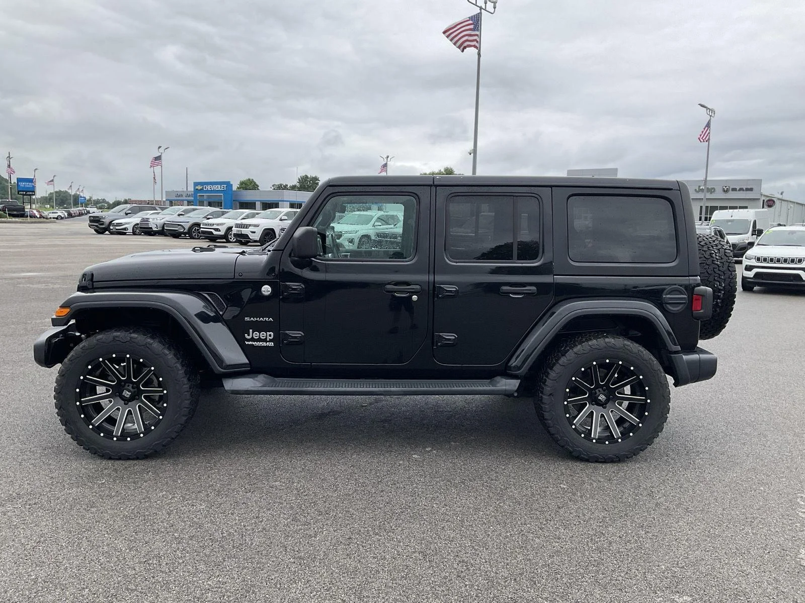 Used 2020 BLACK CLEAR COAT JEEP WAGON 4 DOOR image 4