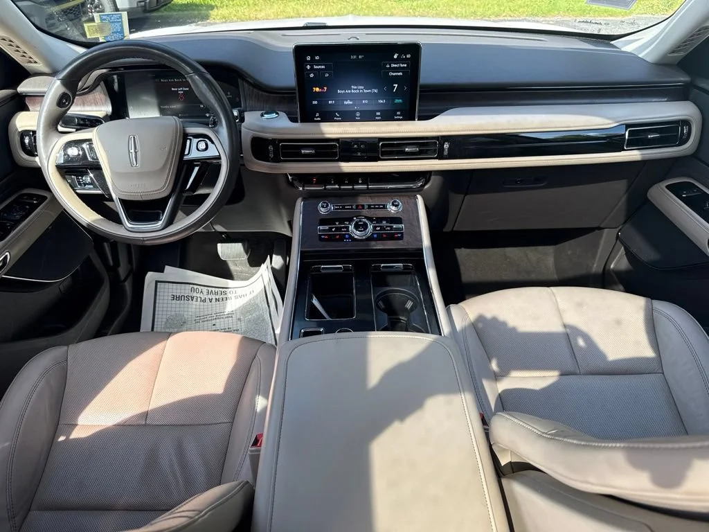 Used 2022 White Lincoln Reserve image 19