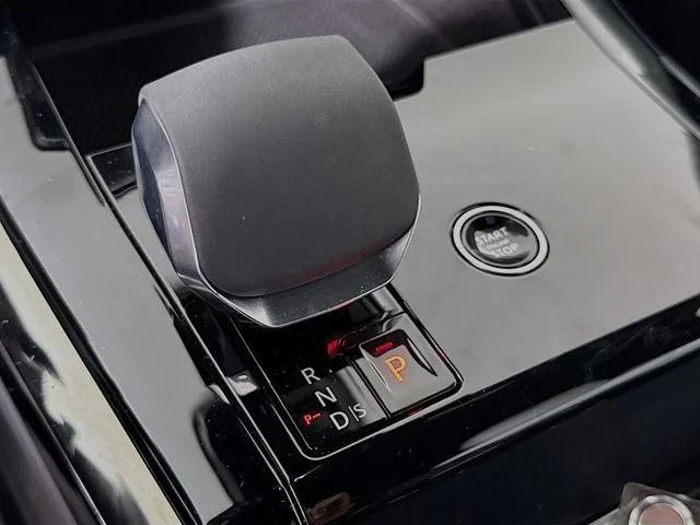 Certified Used 2024 White Land Rover Autobiography image 19