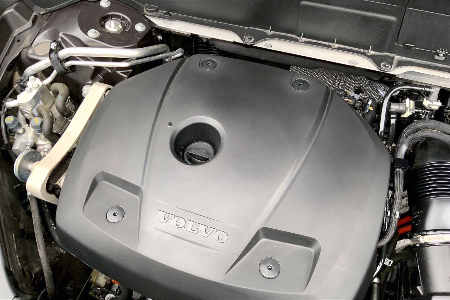 Used 2024 Onyx Black Metallic Volvo Ultimate Bright Theme image 33