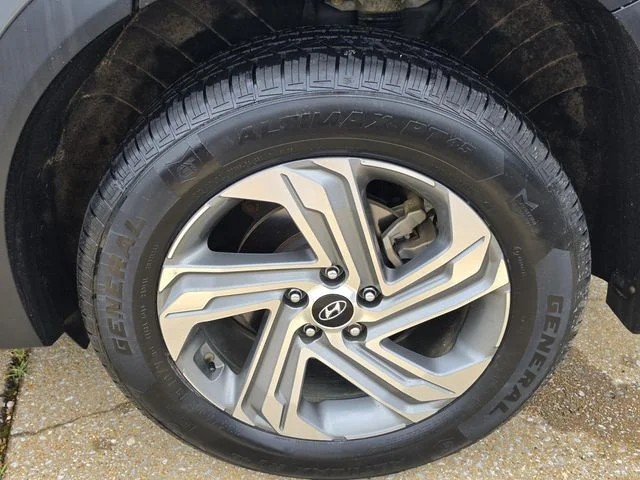 Used 2021 Gray Hyundai SE image 7