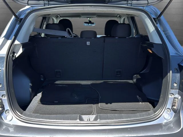 Used 2018 Gray Mitsubishi  image 11