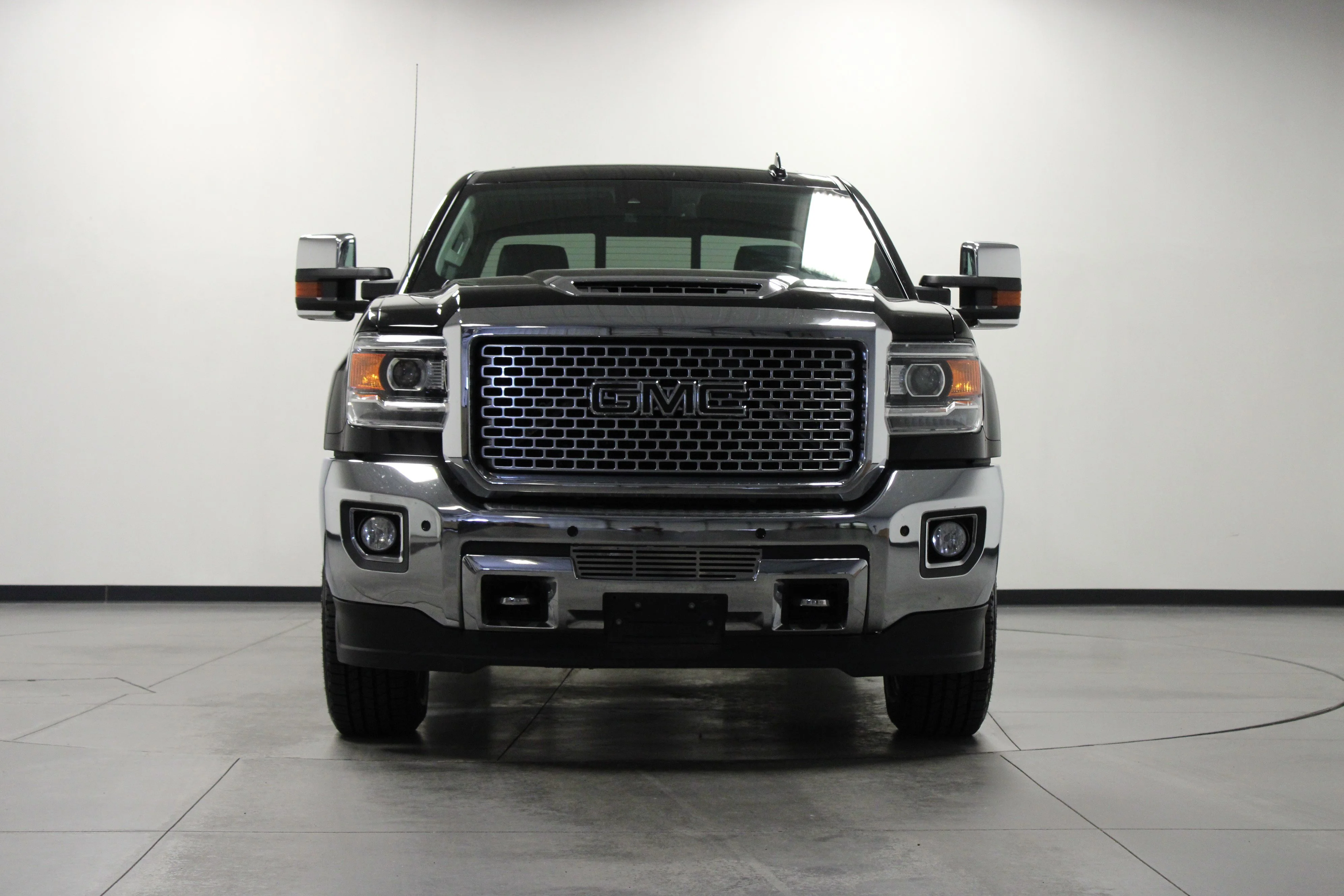 Used 2017 ONYX BLACK GMC Denali image 9