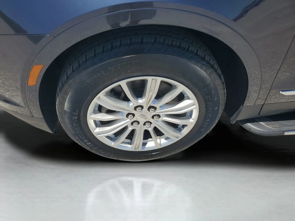 Used 2018 HARBOR BLUE METALLIC Cadillac FWD image 26