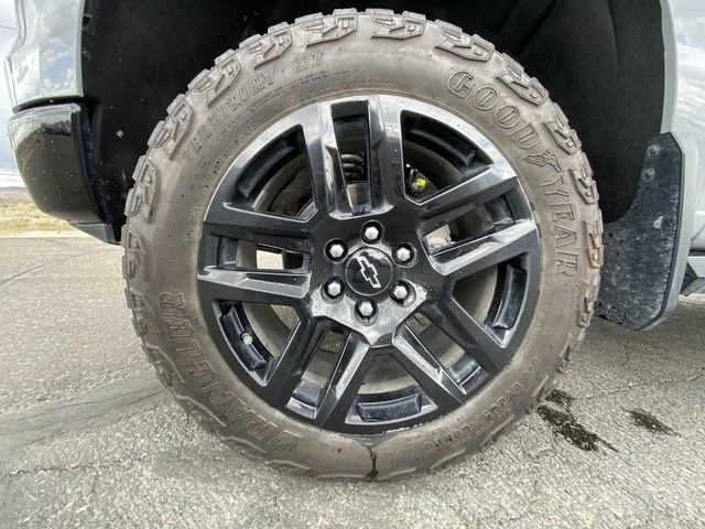 Used 2024 Slate Gray Metallic Chevrolet LT Trail Boss image 10
