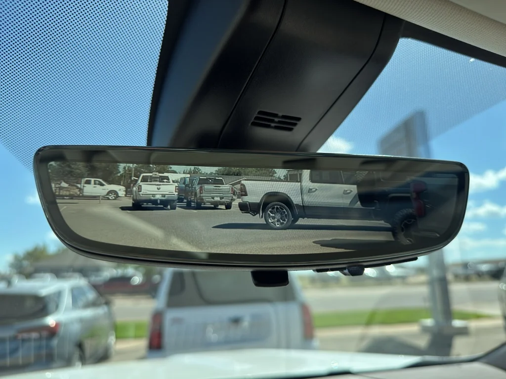 Used 2021 White Frost Tricoat GMC Denali image 27