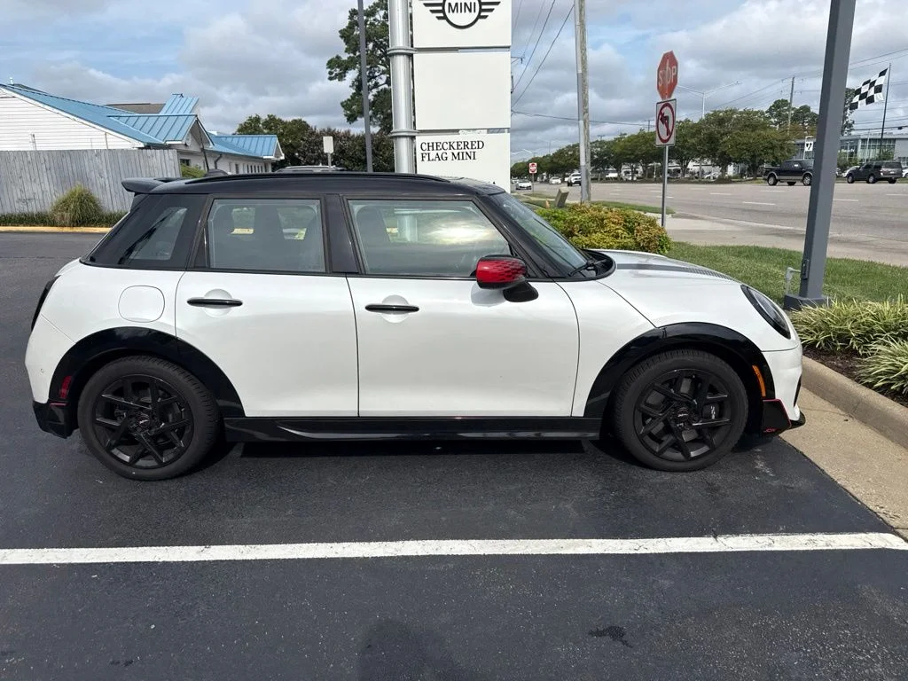 Used 2025 Nanuq White Metallic MINI Iconic image 4