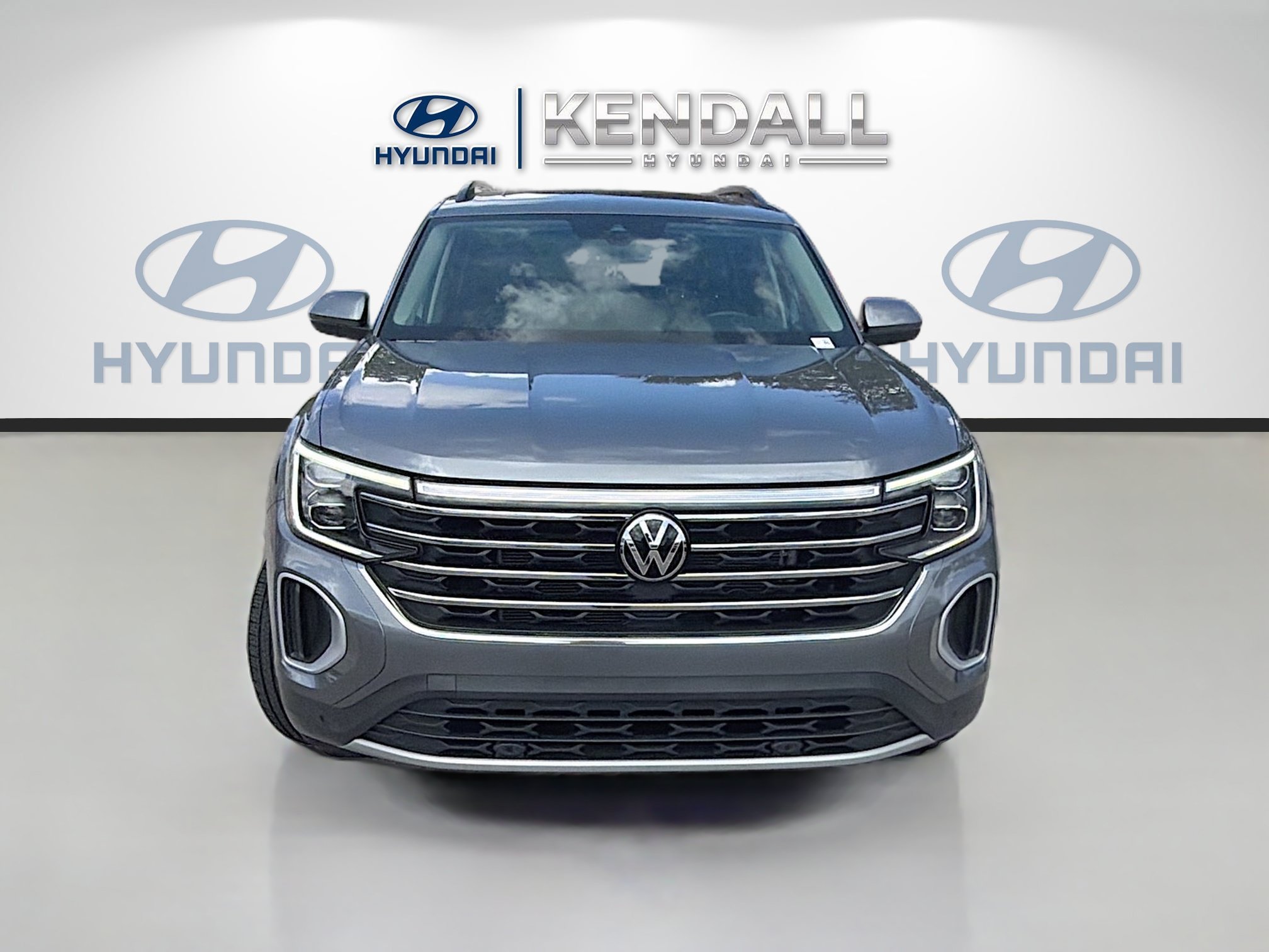Used 2024 Platinum Gray Metallic Volkswagen 2.0T SE w/Technology image 2
