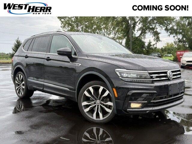 Used 2020 Deep Black Pearl Volkswagen SEL Premium R-Line image 1