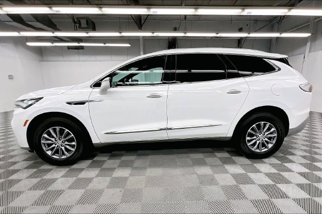 Used 2023 Summit White Buick Essence image 13