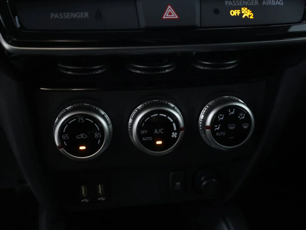 New 2027 Black Mitsubishi 2.0 ES AWC image 39