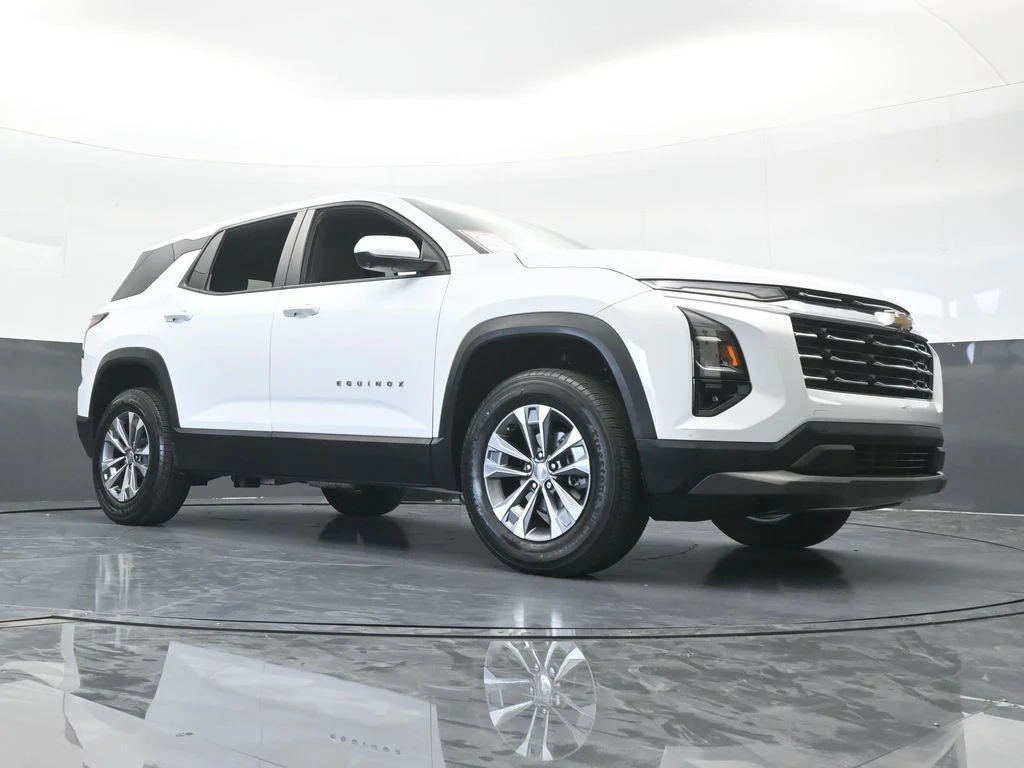 Used 2025 Summit White Chevrolet LT image 66