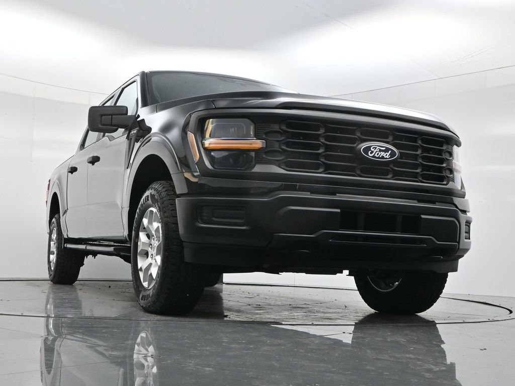 Used 2025 Black Metallic Ford XL image 47