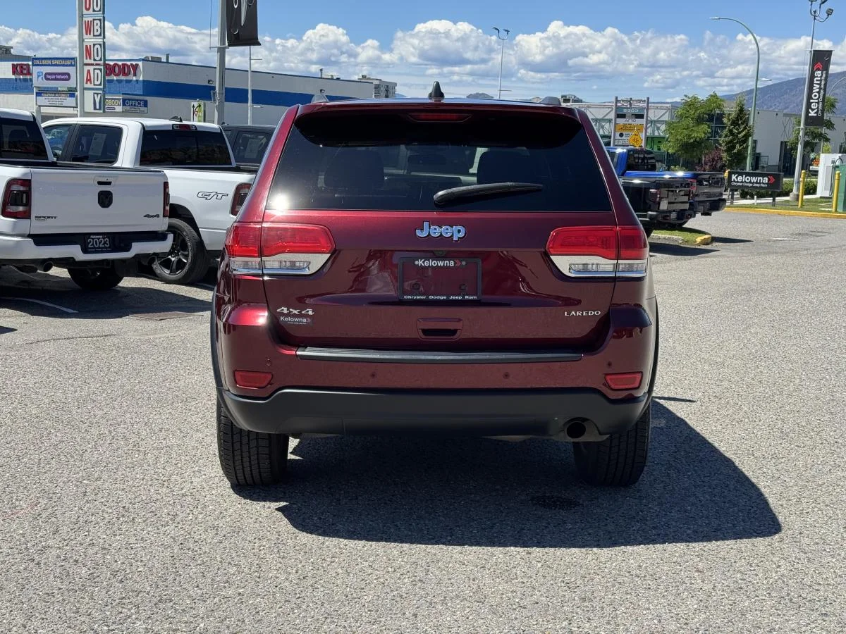 Used 2018 Red Jeep Laredo 4wd image 7