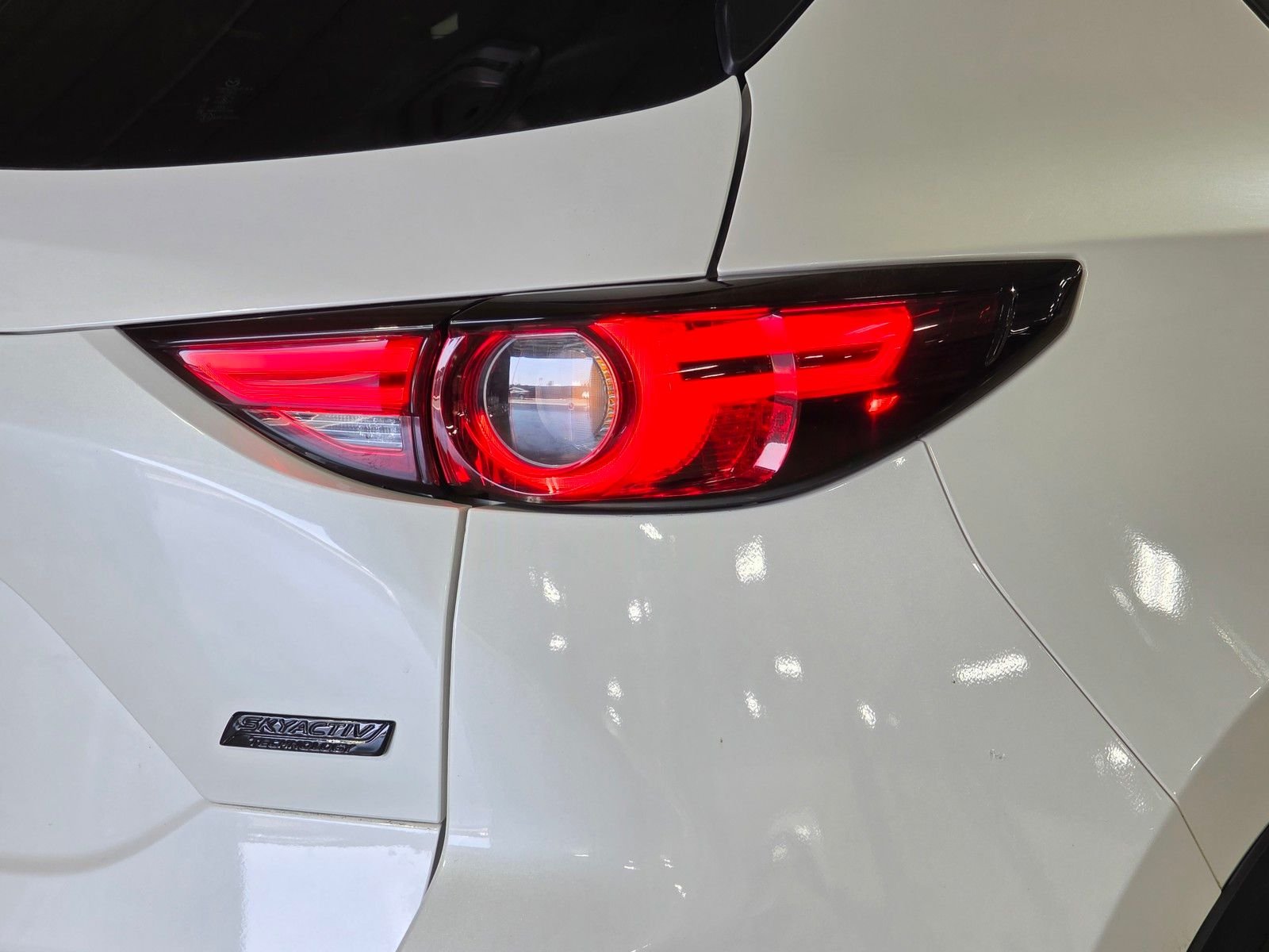 Used 2018 Snowflake White Pearl Mica Mazda Grand Touring image 12