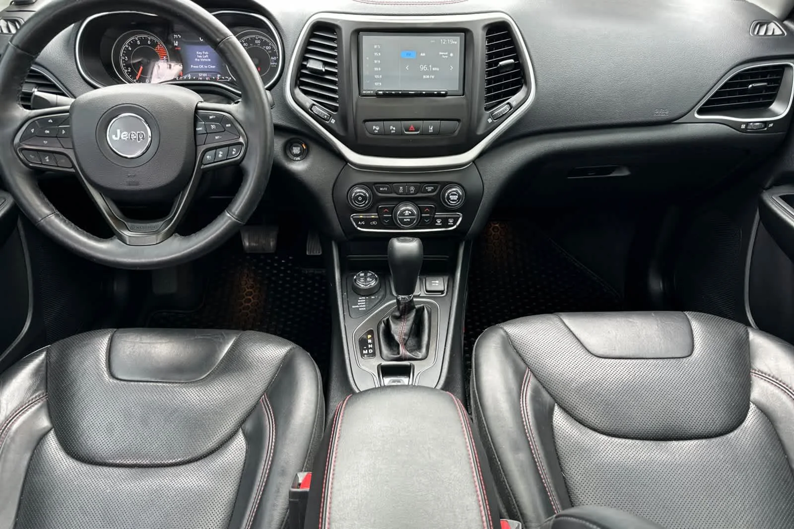 Certified Used 2019 Billet Silver Clearcoat Metallic Jeep Trailhawk Elite image 3