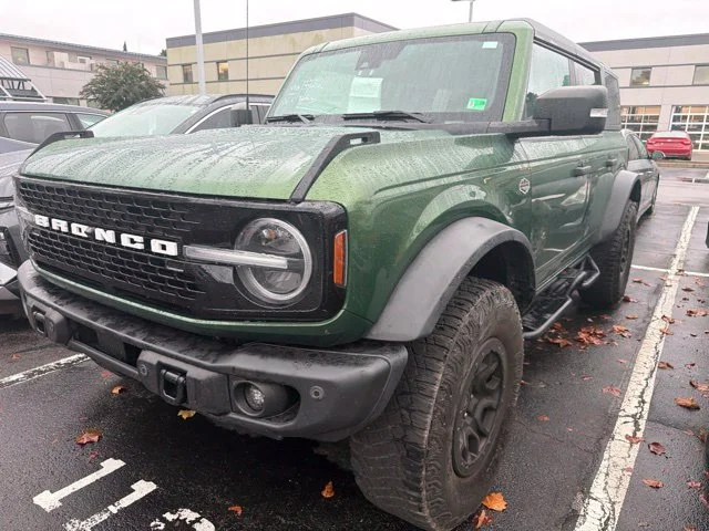 Used 2023 Eruption Green Metallic Ford Wildtrak image 6