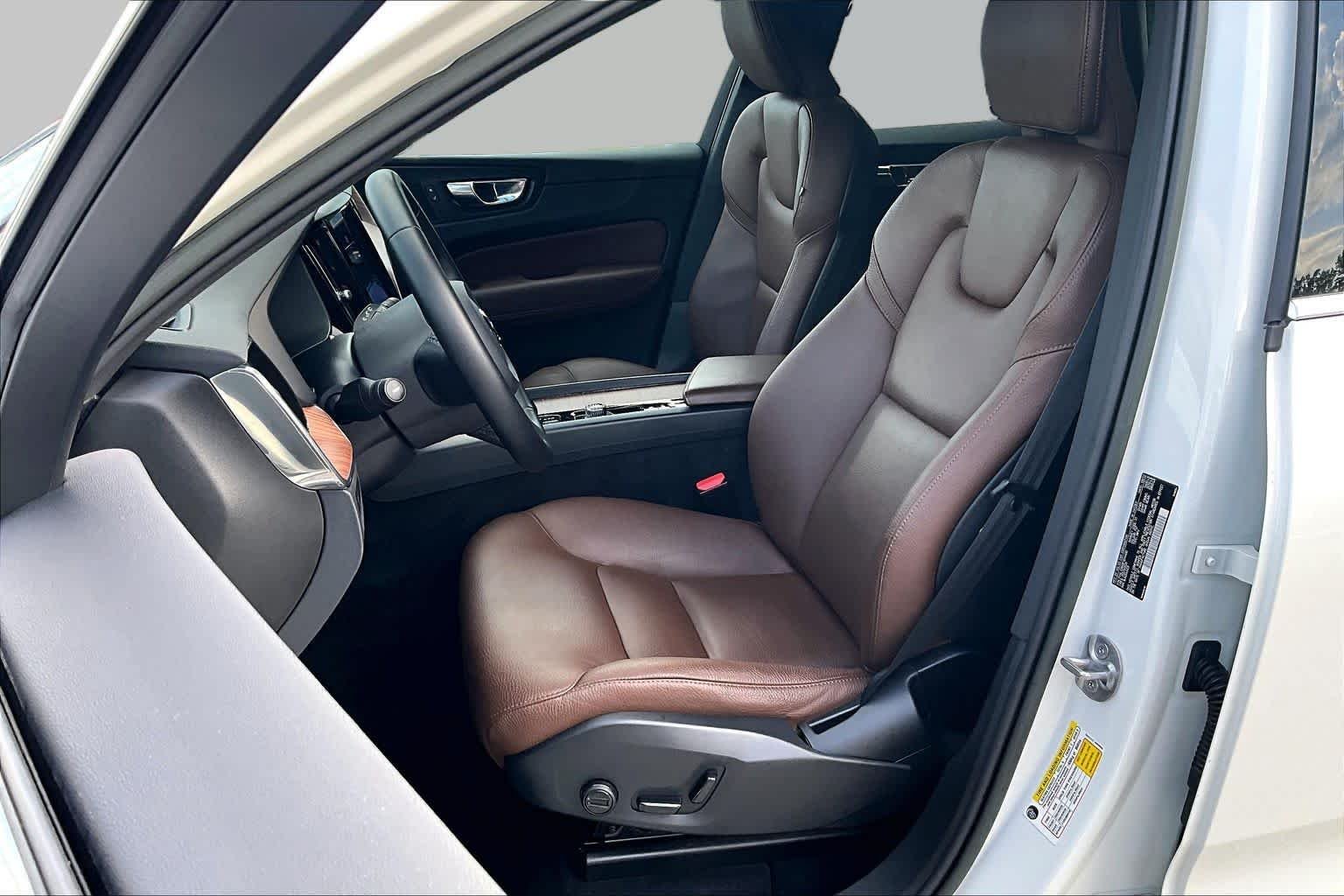 Used 2023 Crystal White Metallic Volvo Plus Bright Theme image 7