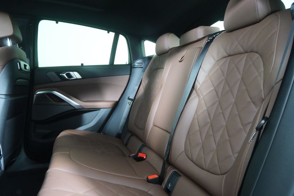 Used 2027 Green Metallic BMW xDrive40i image 15