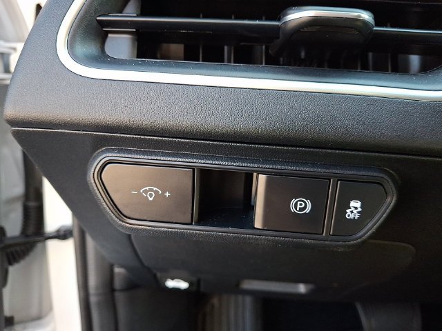 Used 2025 White Kia LXS image 30