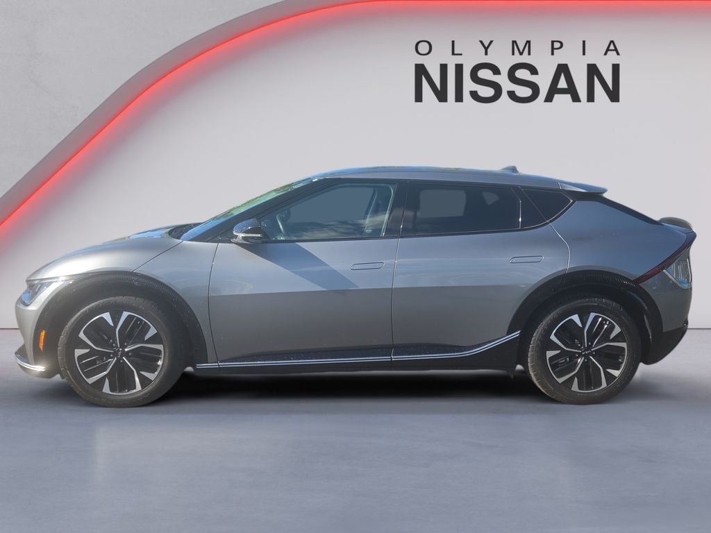 Used 2024 Gray Kia Wind image 3